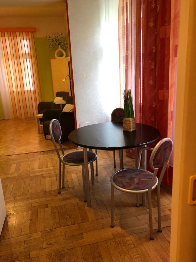 Apartman Orchidej U Vridla كارلوفي فاري المظهر الخارجي الصورة